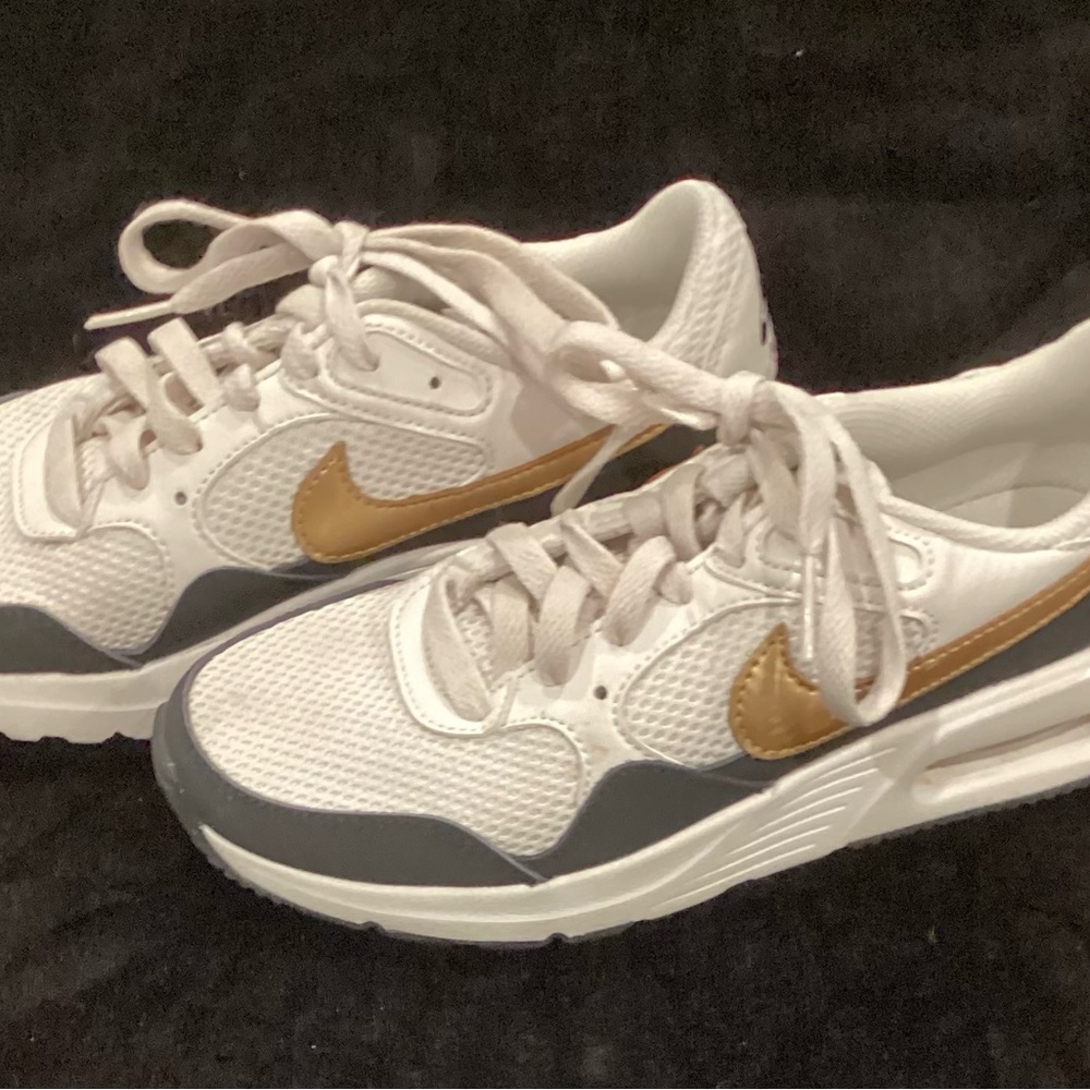 Nike White Textured Sneakers - Picture 2 of 5